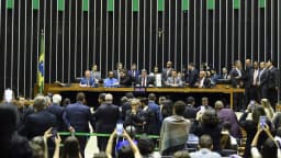 Plenário da Câmara dos Deputados reunido em sessão, com parlamentares e público presentes