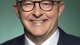 Retrato oficial do primeiro-ministro australiano Anthony Albanese