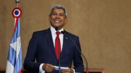 Jerônimo Rodrigues discursa ao microfone durante posse como governador da Bahia