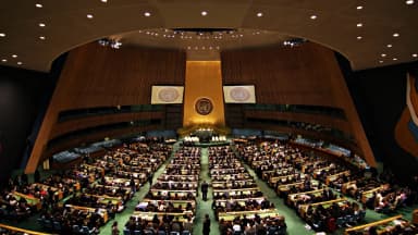 Plenário da Assembleia Geral da ONU em Nova York durante sessão, com delegados sentados, foto de arquivo