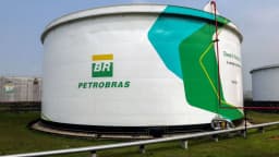 Tanque de armazenamento de diesel da Petrobras em refinaria