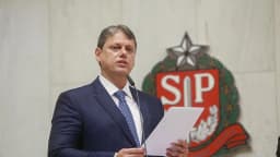 O governador de São Paulo, Tarcísio de Freitas, discursa em cerimônia oficial (foto de arquivo, 2023).