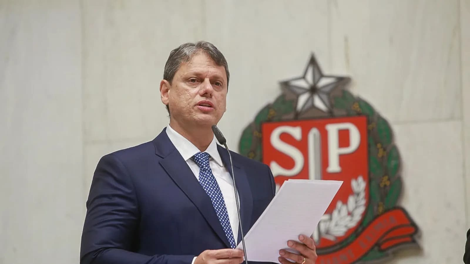 O governador de São Paulo, Tarcísio de Freitas, discursa em cerimônia oficial (foto de arquivo, 2023).