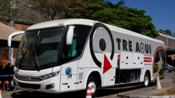 Ônibus oficial do TRE-MG usado para atendimento ao eleitor em Belo Horizonte