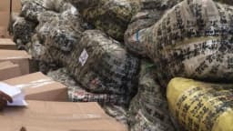 Mercadorias apreendidas empilhadas em depósito da Receita Federal (foto de arquivo)