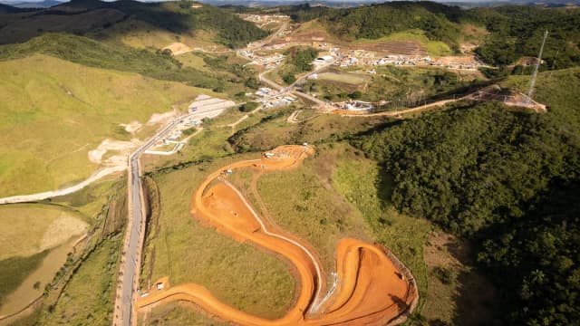 Vista aérea de área de mineração recuperada em Minas Gerais