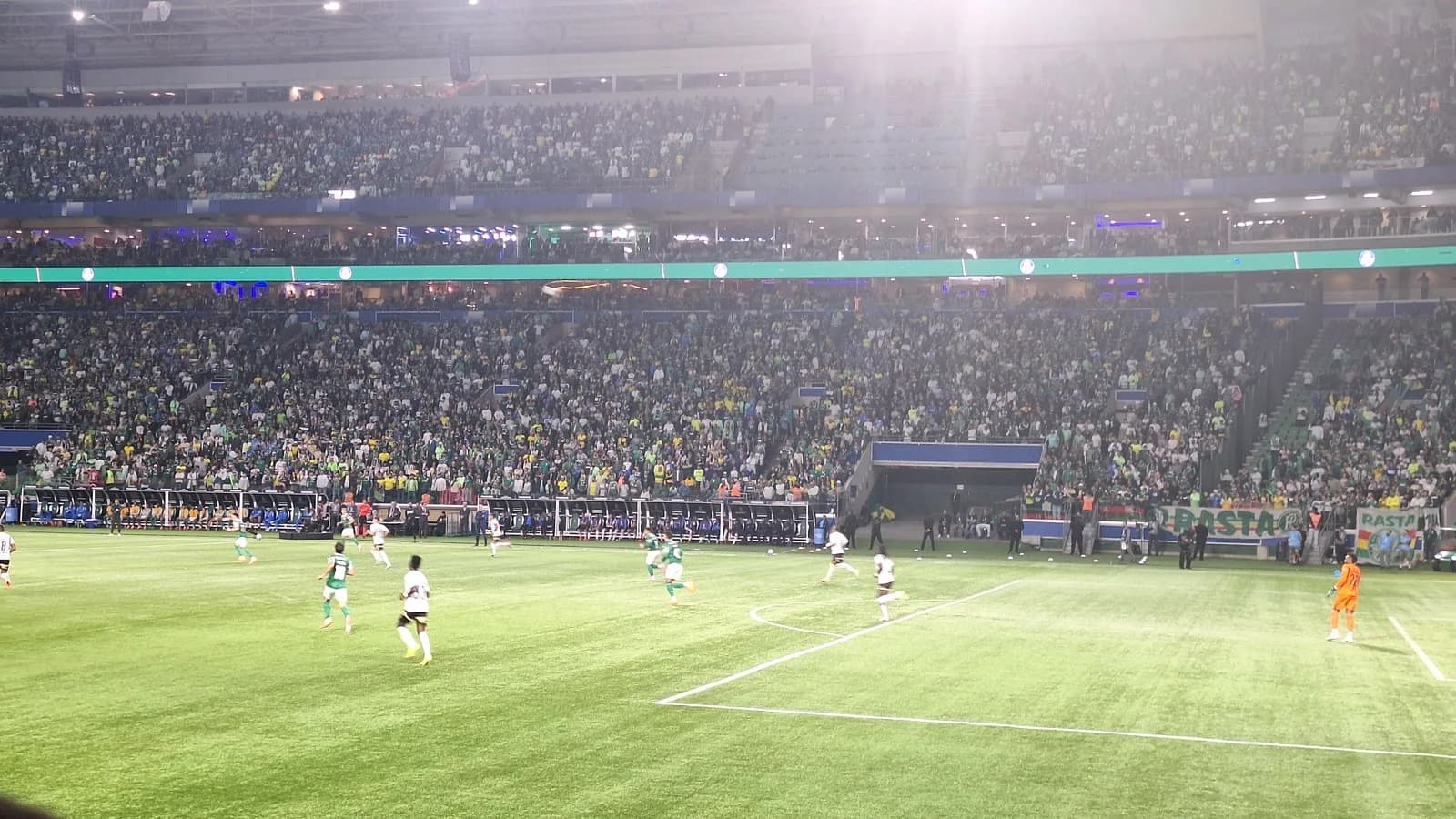 Jogadores do Palmeiras em campo durante partida da Libertadores 2026 (foto de jogo anterior da competição)