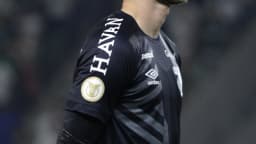 Bento, goleiro do Athletico Paranaense, em campo durante jogo contra o Palmeiras