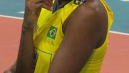 Fabiana Claudino com a camisa da seleção brasileira de vôlei