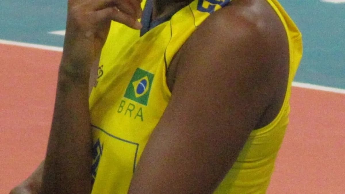 Fabiana Claudino com a camisa da seleção brasileira de vôlei