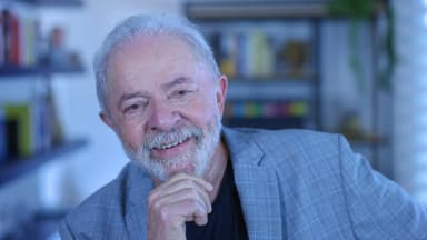 Presidente Lula sorri durante entrevista, foto de arquivo de 2022