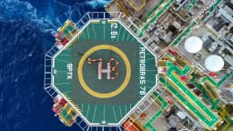 Vista aérea de plataforma de petróleo da Petrobras no pré-sal