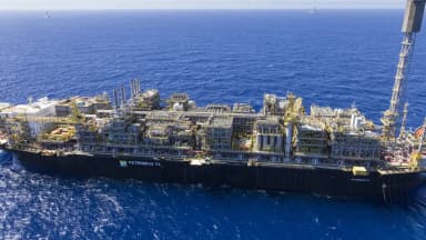 Plataforma de petróleo P-74 da Petrobras no Campo de Búzios, no pré-sal; a estatal brasileira tem ações pressionadas pela escalada do conflito no Oriente Médio