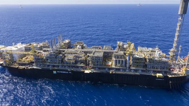 Plataforma de petróleo P-74 da Petrobras no Campo de Búzios, no pré-sal; a estatal brasileira tem ações pressionadas pela escalada do conflito no Oriente Médio