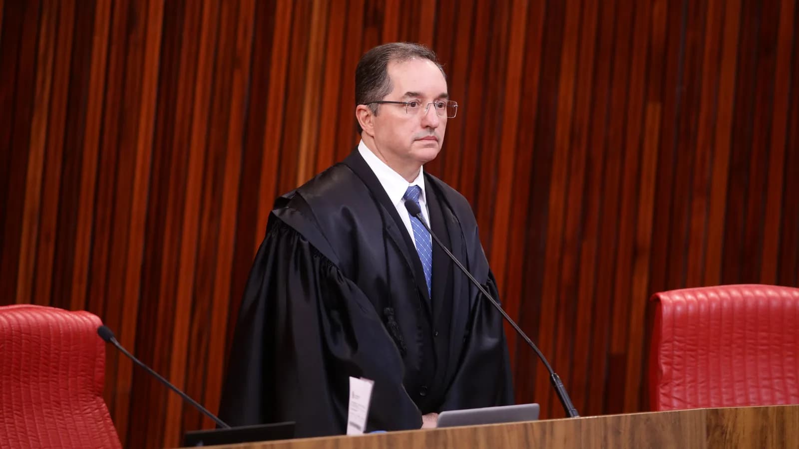 Ministro preside sessão plenária do Tribunal Superior Eleitoral, em Brasília
