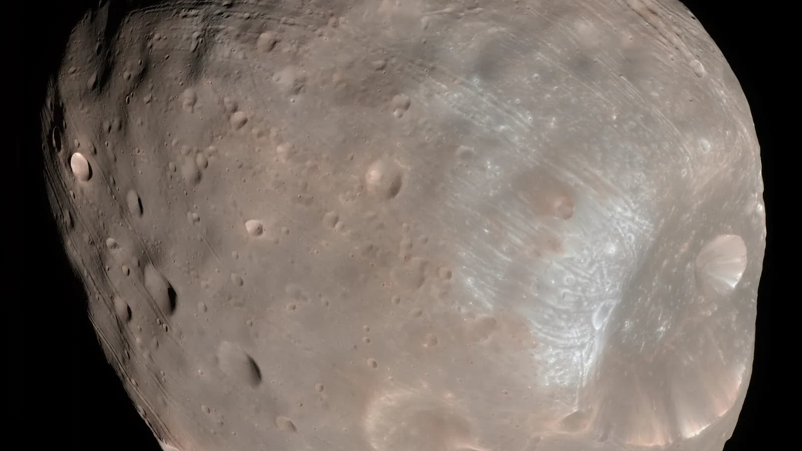 Phobos, a maior lua de Marte, fotografada por sonda da Nasa