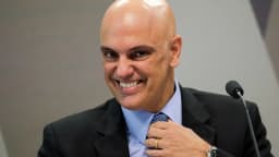 O ministro Alexandre de Moraes sorri durante evento, em foto de arquivo