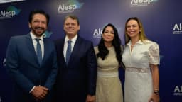 Tarcísio de Freitas posa em sessão na Assembleia Legislativa de São Paulo em foto de arquivo