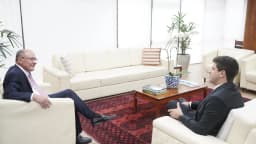 João Campos, prefeito do Recife e candidato ao governo de Pernambuco, em reunião com o vice-presidente Geraldo Alckmin