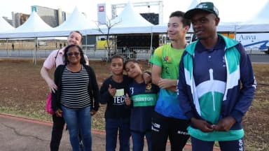 Público chega cedo à Esplanada dos Ministérios para acompanhar o desfile de 7 de Setembro em Brasília