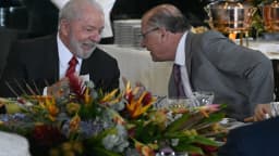Lula sorri durante almoço oficial com autoridade estrangeira, foto de arquivo
