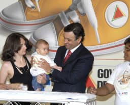 O governador Aécio Neves participou, no Palácio da Liberdade, da apresentação da primeira campanha estadual de vacinação contra a meningite meningocócica C. No dia "D" para a…