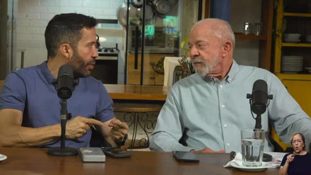 O presidente Lula durante live transmitida ao lado de André Janones