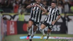 Jogadores do Atlético-MG comemoram gol em jogo de competição continental