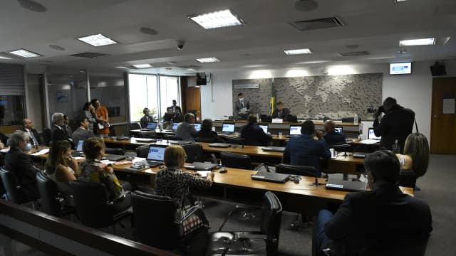 Sessão de comissão no plenário do Senado Federal, em Brasília