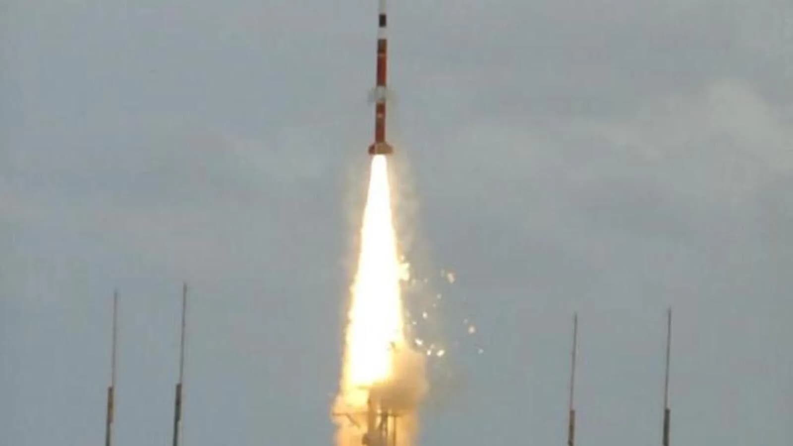 Lançamento de foguete brasileiro VSB-30, foto de arquivo do programa espacial