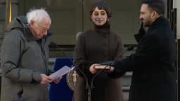 Zohran Mamdani toma posse como prefeito de Nova York em cerimônia ao lado de Bernie Sanders