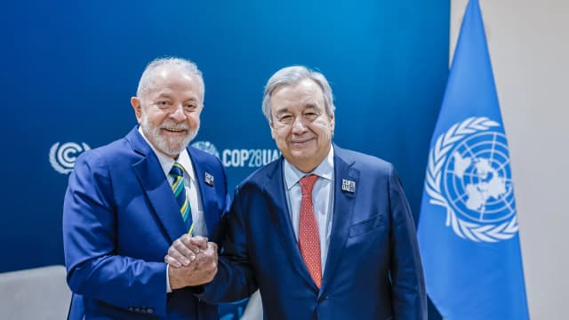 Lula cumprimenta António Guterres em reunião da ONU em imagem de arquivo de 2023