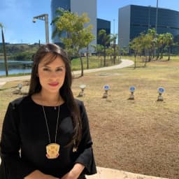 Delegada esposa de empresário réu por morte de gari volta a trabalhar após 420 dias