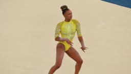 Rebeca Andrade durante apresentação na ginástica artística