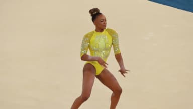 Rebeca Andrade durante apresentação na ginástica artística