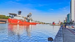 Navio atracado no porto de Vitória, Espírito Santo