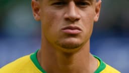 Philippe Coutinho com a camisa da seleção brasileira em jogo amistoso