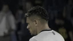 Tiquinho Soares em campo com a camisa branca do Botafogo (foto de arquivo, outubro de 2024)