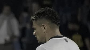 Tiquinho Soares em campo com a camisa branca do Botafogo (foto de arquivo, outubro de 2024)