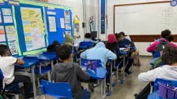 Alunos em sala de aula de escola pública brasileira, foto ilustrativa