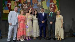 Governador de São Paulo Tarcísio de Freitas recebe cumprimentos em evento oficial
