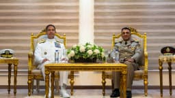 O almirante Brad Cooper, comandante do Centcom, em visita oficial ao Egito (foto de arquivo, setembro de 2025)