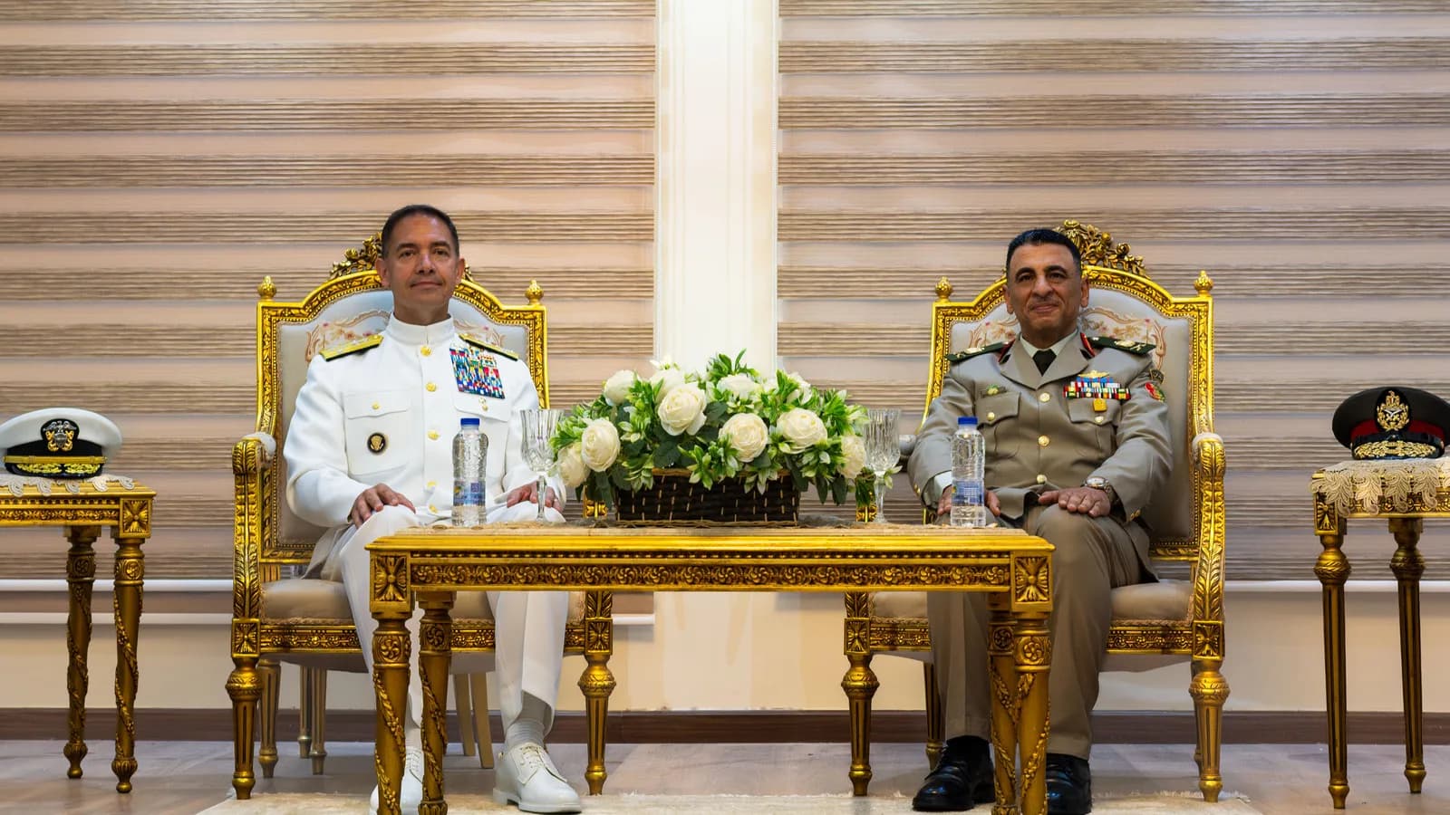 O almirante Brad Cooper, comandante do Centcom, em visita oficial ao Egito (foto de arquivo, setembro de 2025)