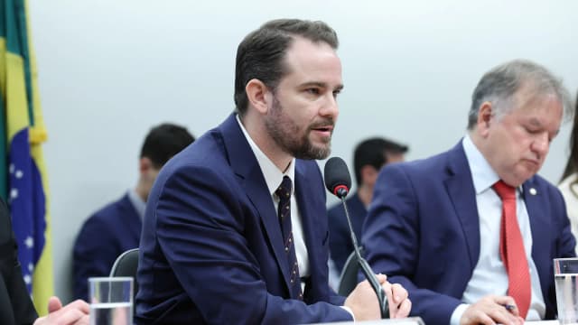 Ministro da Fazenda, Dario Durigan, fala durante audiência na Câmara dos Deputados