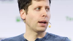 Sam Altman, CEO da OpenAI, em retrato de perto