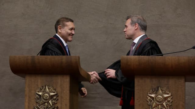 Ministros do TSE em sessão solene no plenário do tribunal