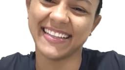 Natália Silva sorri em entrevista antes do UFC 332