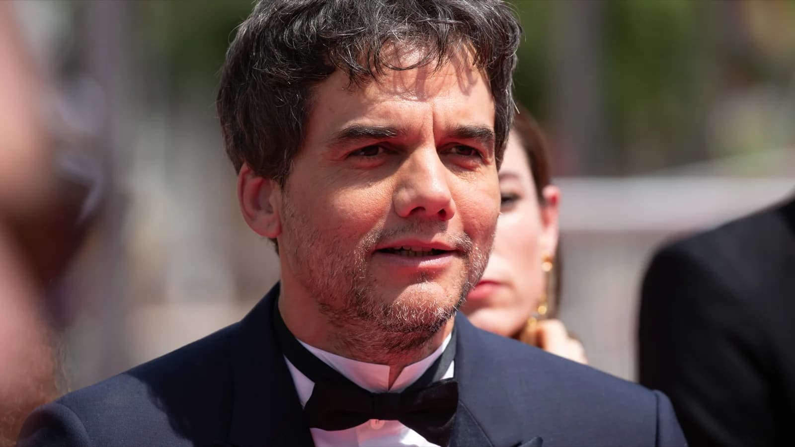 Wagner Moura no tapete vermelho do Festival de Cannes para O Agente Secreto