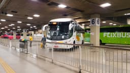 Ônibus da Saritur estacionado na Rodoviária de Belo Horizonte