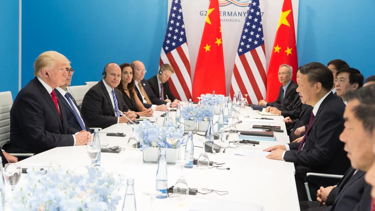 Donald Trump e Xi Jinping em reunião bilateral durante cúpula do G20 (foto de arquivo)